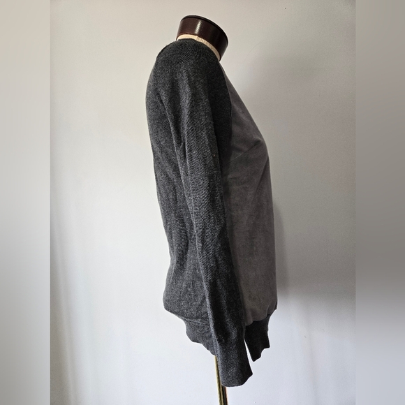 BANANA REPUBLIC Merino Wool And Faux Suede Grey Sweater. Size Small - Picture 4 of 10